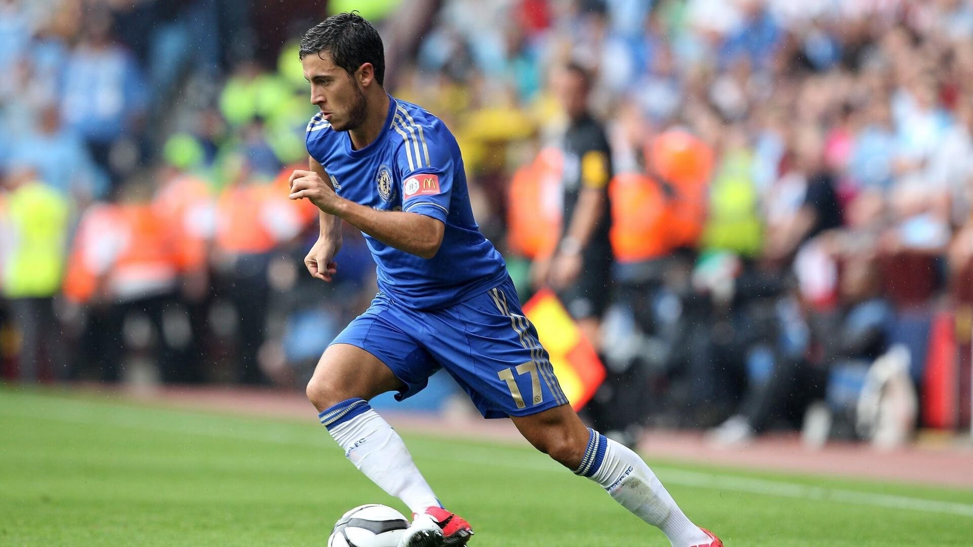 开云体育中国官网-西甲球场上的巅峰竞技：瞬间引爆全场沸腾，西甲球赛