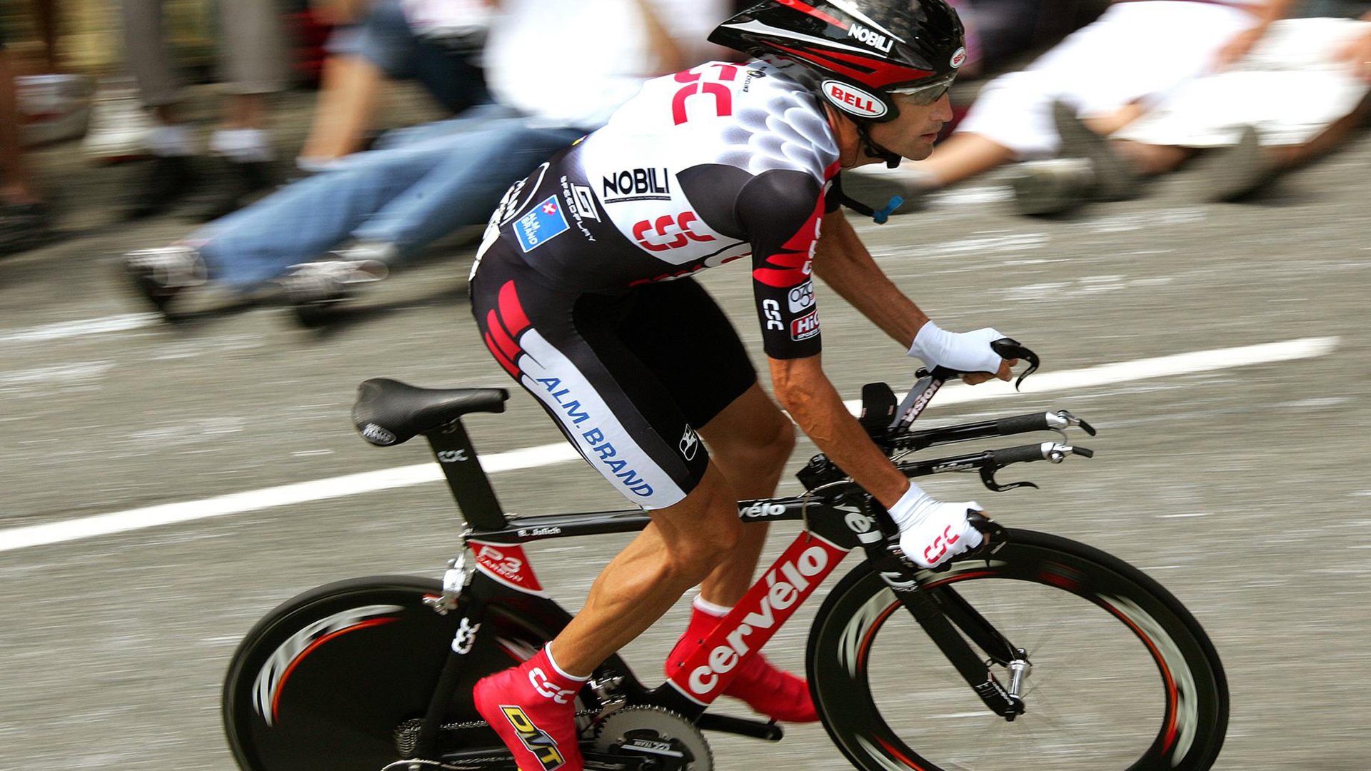 波士顿红袜队在赛季中期更换总经理